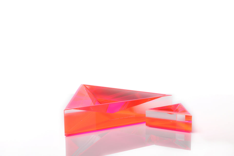 Alexandra Von Furstenberg Triangle shaped Acrylic Delta dish in color pink with small size next to it. 
