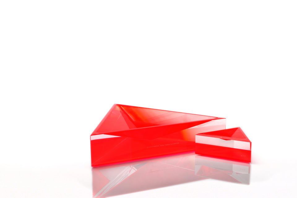 Alexandra Von Furstenberg Triangle shaped Acrylic Delta dish in color red with small size next to it. 