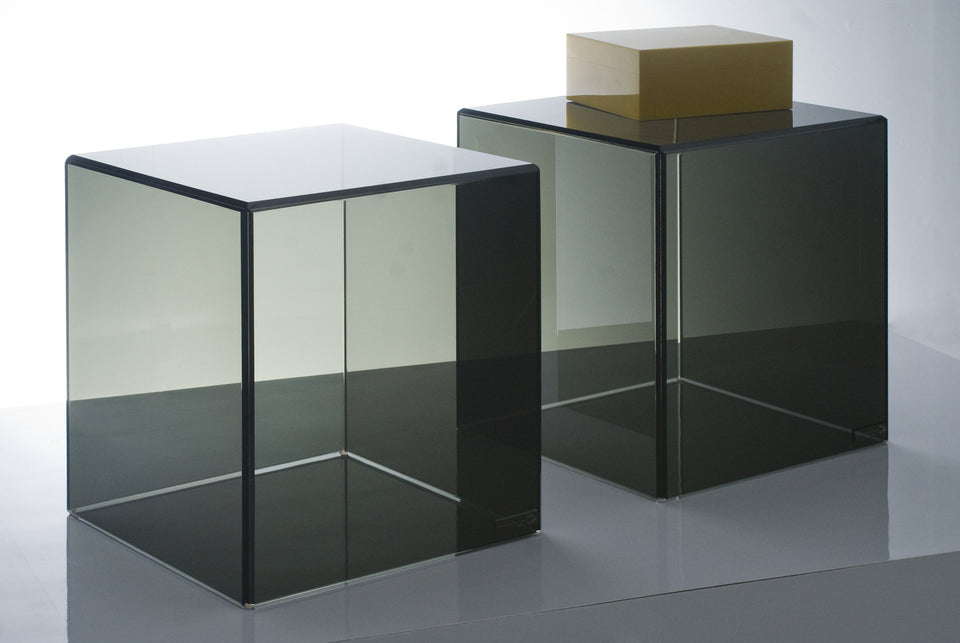 Alexandra Von Furstenberg Square Cube Acrylic Lucite Side Tables in Grey with a box on top